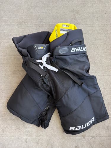 Black Junior Medium Bauer Supreme 3S Pro Hockey Pants (Used)