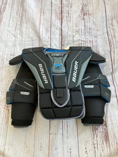Youth Small / Medium Bauer GSX Goalie Chest Protector (Used)