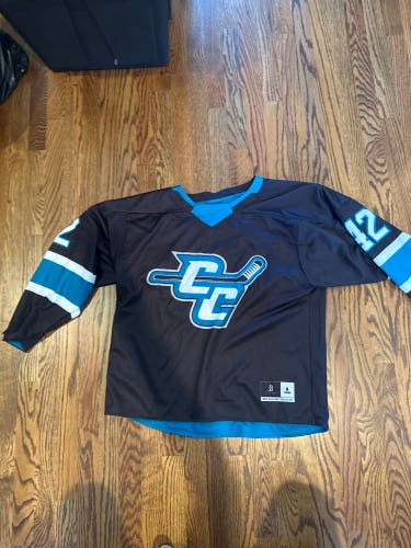 Coaches Choice Black and Blue Reversible Medium Men's Jersey (Used)