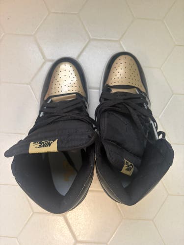 Unisex Size M 9.0 (W 10.0) Adult Air Jordan 1 High Shoes (Used)