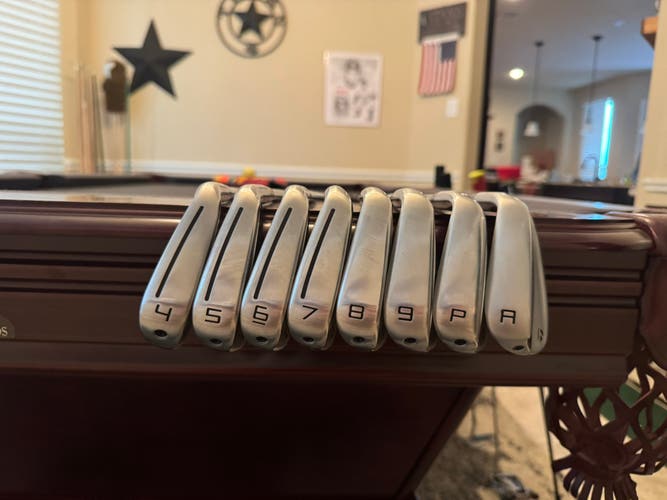 Men's 2025 TaylorMade P790 2025 Right Handed Iron Set Regular Flex (8 Clubs) #4 - #9, PW, GW (New)