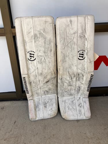 White 28+1 Junior Warrior Ritual G5 Goalie Leg Pads (Used)