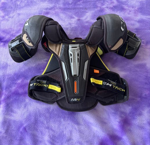 Large Senior CCM Tacks AS-V Shoulder Pads (Used)