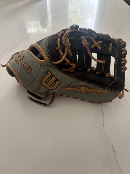 Wilson A2000 RH First Base Baseball Glove 12.5" (Used)