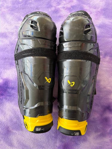 Junior Bauer Supreme M3 Shin Pads 12" (Used)