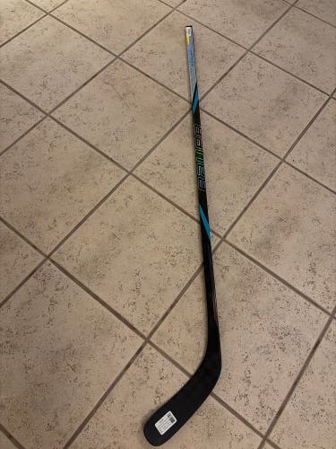 Intermediate Bauer Nexus Tracer Right Handed Hockey Stick P88 65 Flex (New)