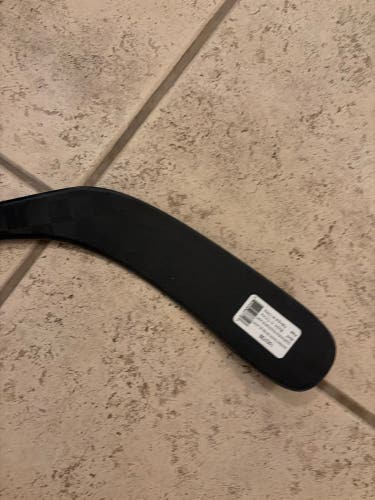 Intermediate Bauer Nexus Tracer Right Handed Hockey Stick P28 65 Flex (New)