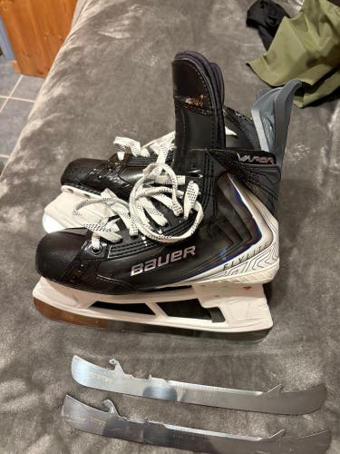 Bauer Flylite Hockey Skates D/A Width Pro Stock Size 6.5 Nylander With 2 Sets of steel