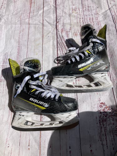 Junior Bauer Vapor X4 Hockey Skates Extra Wide Width Size 3.5 (Used)