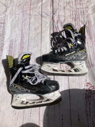 Junior Bauer Vapor 3X Hockey Skates Extra Wide Width Size 2.5 (Used)