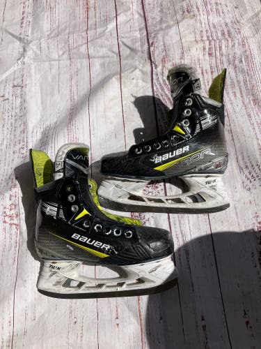 Junior Bauer Vapor X4 Hockey Skates Regular Width Size 3.5 (Used)