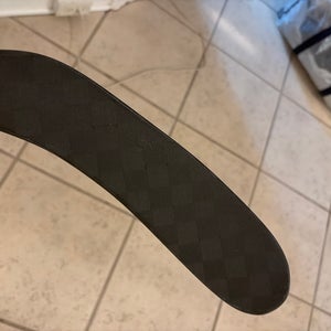 Junior Bauer Nexus Tracer Right Handed Hockey Stick P28 30 Flex (New)