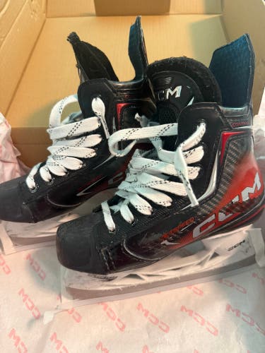 CCM JetSpeed Control Hockey Skates Regular Width 13.5 (Used)