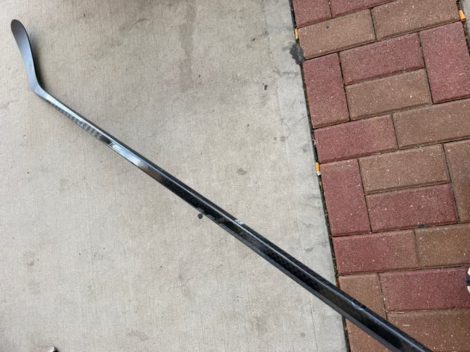 Intermediate Warrior Covert QR6 Hockey Stick Right Handed W28 65 Flex (Used)