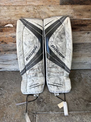 White Large Intermediate Bauer Vapor X900 Goalie Leg Pads