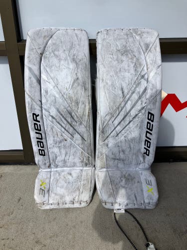 White Large Intermediate Bauer Vapor 3X Goalie Leg Pads (Used)