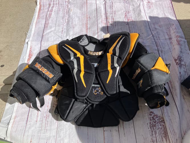 Intermediate Large Vaughn Velocity V7 Goalie Chest Protector (Used)