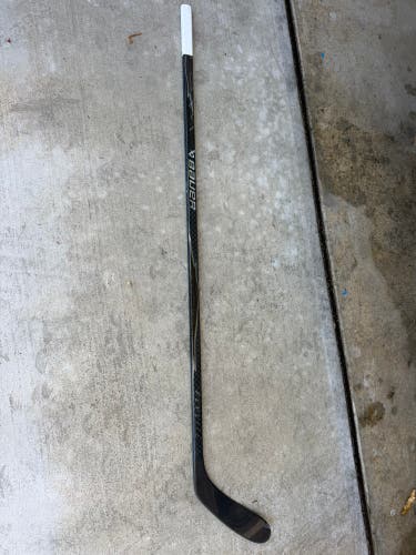 Senior Bauer Vapor Flylite Left Hand Hockey Stick P28 77 Flex (Used)