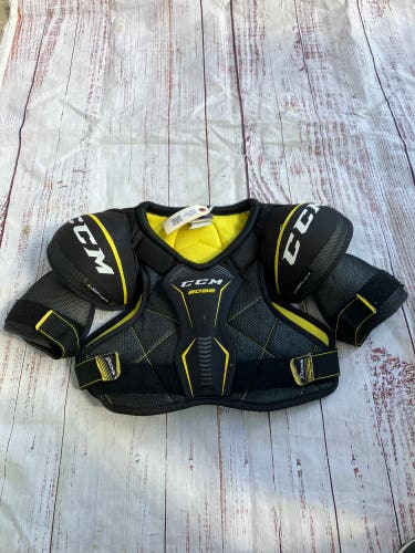 Medium Junior CCM Tacks 3092 Shoulder Pads (Used)