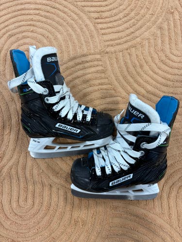 Youth Bauer XLP Hockey Skates Regular Width 8 (Used)