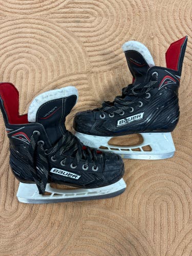 Junior Bauer Vapor X300 Hockey Skates Regular Width Size 2 (Used)