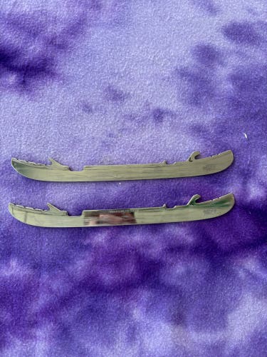 BladeTech Holders, Runners, & Replacement Steel Blades 238 mm (Used)