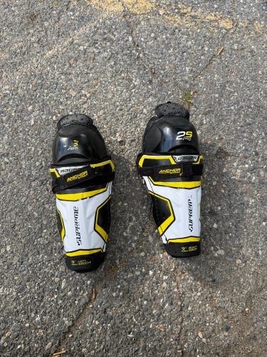Youth Bauer Supreme 2S 9" Shin Pads (Used)
