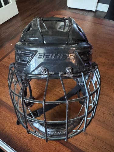 Small Bauer Re-Akt 150 Helmet (Used)
