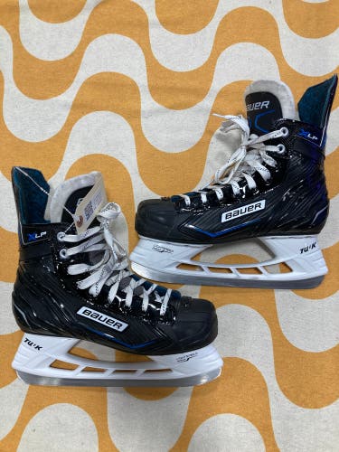 Senior Bauer XLP Hockey Skates Regular Width 7 (Used)