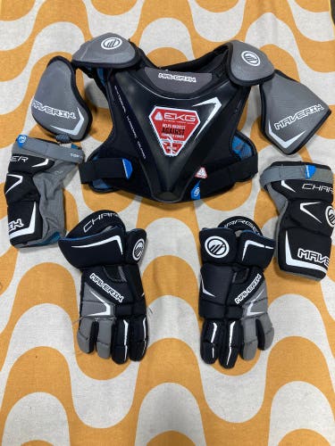 Medium Youth Maverik Charger Shoulder Pads (Used)
