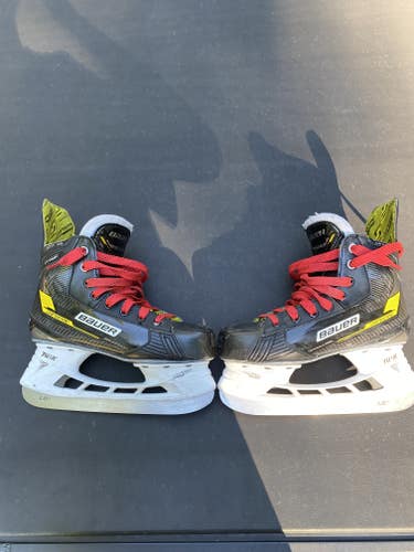 Black/Yellow 2023 Bauer Supreme Comp Hockey Skates Regular Width Size 4.5 (Used)