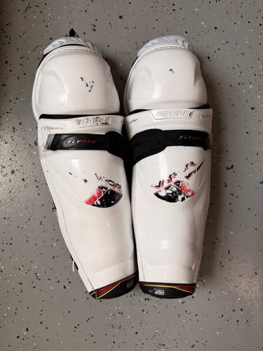 Intermediate Bauer Vapor Flypro 14" Shin Pads (Used)