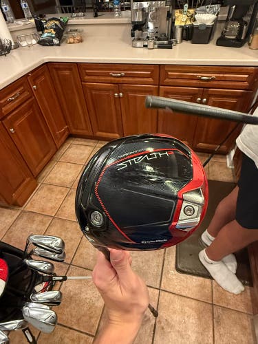 Men's 2023 TaylorMade Stealth 2 Left Hand Driver Regular Flex 9 Loft Graphite Shaft 42.5" (Used)