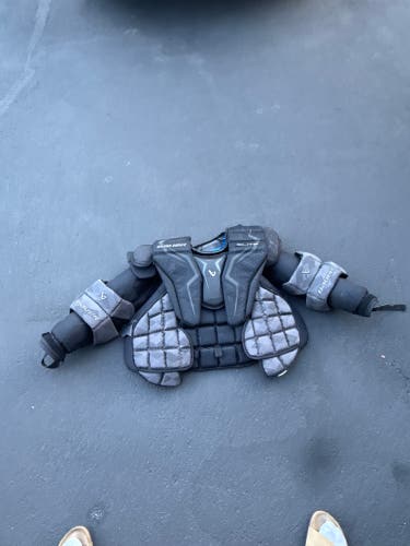 Intermediate Large 2023 Bauer Elite Goalie Chest Protector (Used)