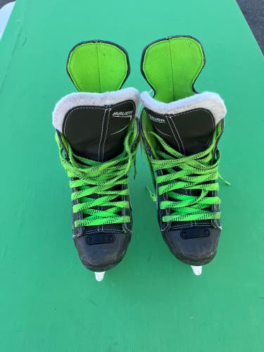 Junior Bauer XLS Hockey Skates Regular Width Size 1