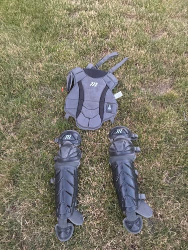 Black/Gray Marucci Catcher's Set (Used)