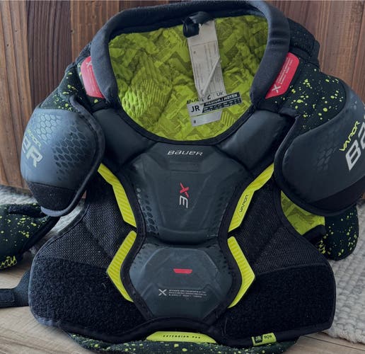 Large Junior Bauer Vapor 3X Shoulder Pads (Used)
