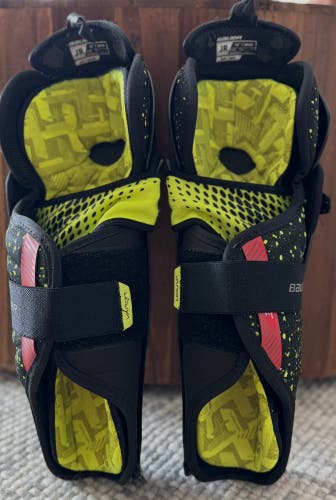 Junior Bauer Vapor 3X 12" Shin Pads (Used)