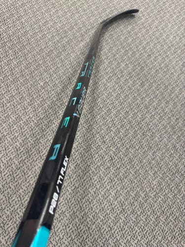Senior  Teal Bauer Nexus Tracer Left Hand Hockey Stick P28 77 Flex (New)