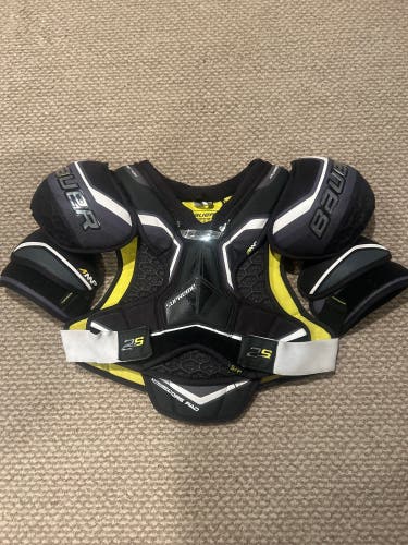 Small Senior Bauer Supreme 2S Shoulder Pads (Used)