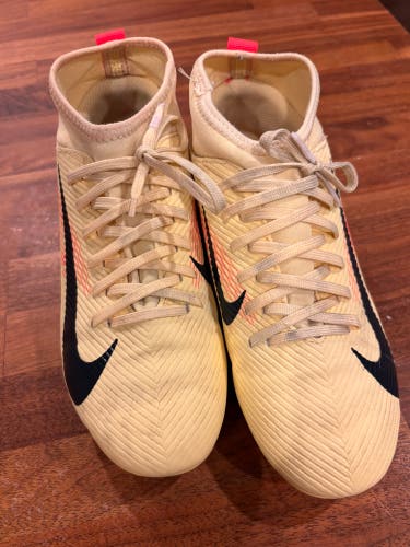 Yellow Unisex 3.5Y (Big Kids / Youth) Nike Mercurial Vapor Molded Cleats Cleats (Used)