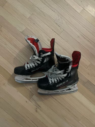 Black/Gray 2023 Bauer Vapor X4 Hockey Skates Regular Width 8.5 (Used)
