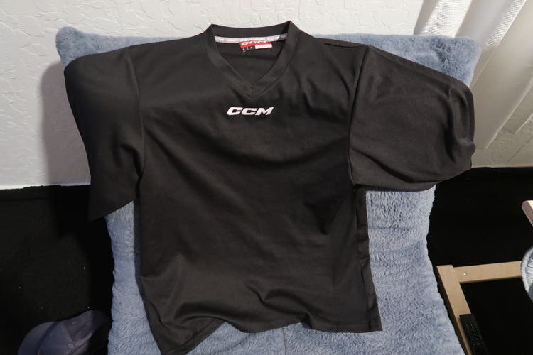 Black Small Kids Unisex CCM Jersey (Used)