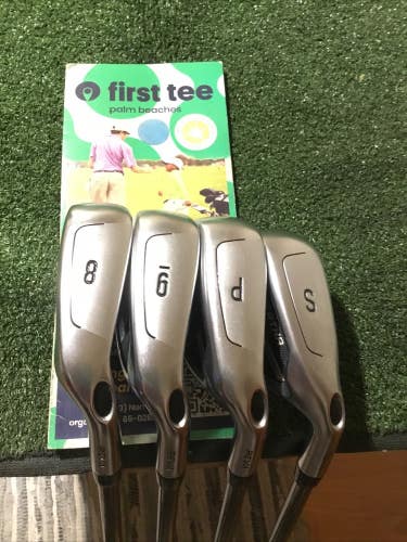 Callaway Ladies Big Bertha Reva Irons Set (8-PW-SW) RCH 45 Blue Graphite Shafts