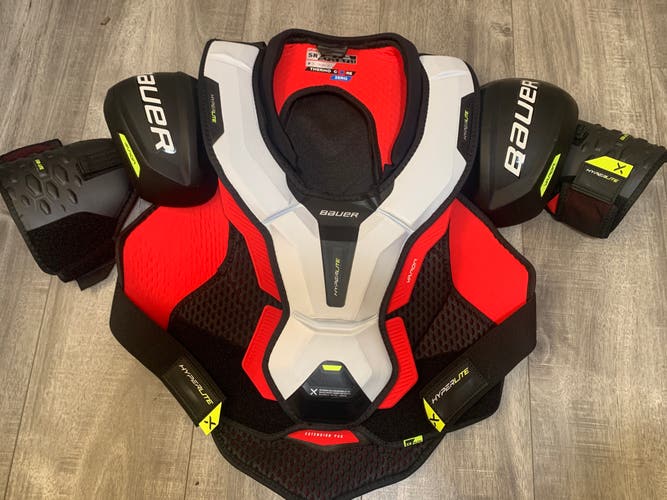 LIKE NEW Large Senior Bauer Vapor Hyperlite Shoulder Pads (Used)…….