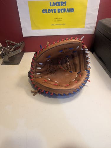 RH Louisville Slugger Catcher's Genesis Softball Glove 31.5" (Used)