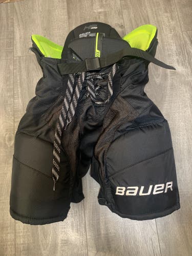 LIKE NEW Junior Small Bauer HP Pro Hockey Pants (Used)…….