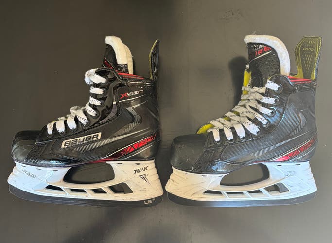 Black Bauer Vapor X Velocity Hockey Skates Regular Width Size 1 (Used)