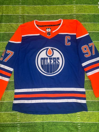 Conner McDavid #97 NHL Oilers Men’s Large Jersey