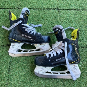 Intermediate Bauer Supreme M4 Hockey Skates Size 4.5 Fit 2 (Used)